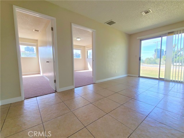 Detail Gallery Image 8 of 24 For 13195 13195 #FRONT,  Yucaipa,  CA 92399 - 3 Beds | 3 Baths