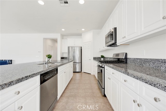 680 Platte Way, Oxnard CA: https://media.crmls.org/medias/29db1d56-11cb-4bf6-bd01-2d35c46ecdd3.jpg