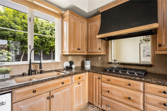 508 Evening Star Lane, Newport Beach CA: https://media.crmls.org/medias/29db674c-caec-4e7f-8ca0-8a6673dbc366.jpg