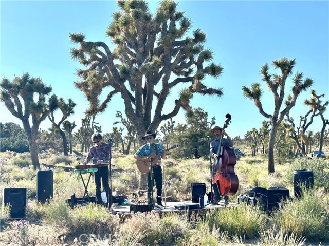 Detail Gallery Image 6 of 32 For 26 Vista Rd, Pioneertown,  CA 92356 - – Beds | – Baths