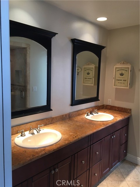 Detail Gallery Image 8 of 21 For 952 2nd. Street, Manhattan Beach,  CA 90266 - 5 Beds | 3 Baths