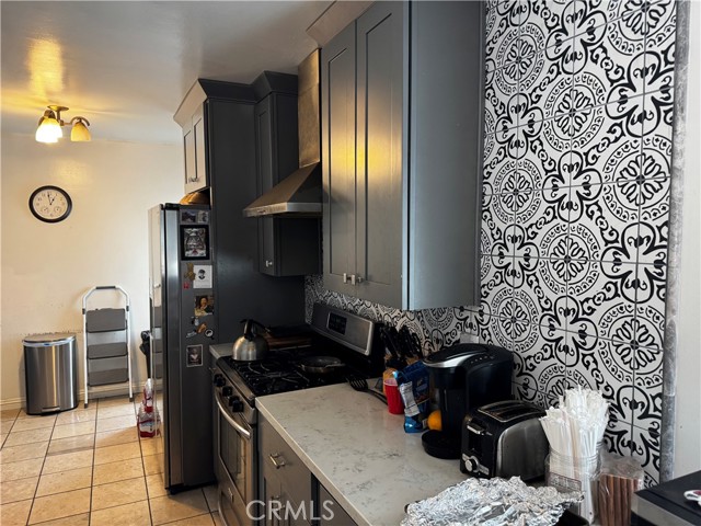 Detail Gallery Image 5 of 7 For 835 E Bonds St, Carson,  CA 90745 - 4 Beds | 2 Baths