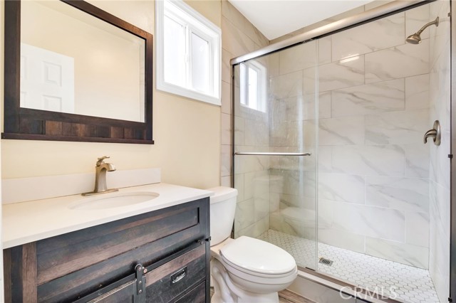 Detail Gallery Image 6 of 73 For 1972 Olive, Long Beach,  CA 90806 - 6 Beds | 4 Baths