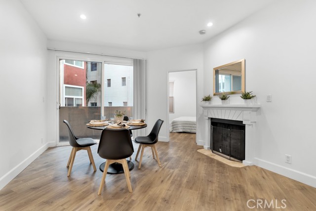 Detail Gallery Image 5 of 27 For 620 S Gramercy #338,  Los Angeles,  CA 90005 - 2 Beds | 2 Baths