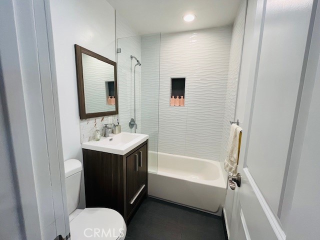 Detail Gallery Image 16 of 24 For 18719 Martha, Tarzana,  CA 91356 - 3 Beds | 2 Baths