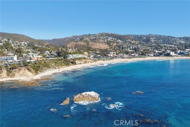 220 Cliff Drive, Laguna Beach CA: https://media.crmls.org/medias/29de440a-fb16-4e32-a836-06833acbbea0.jpg