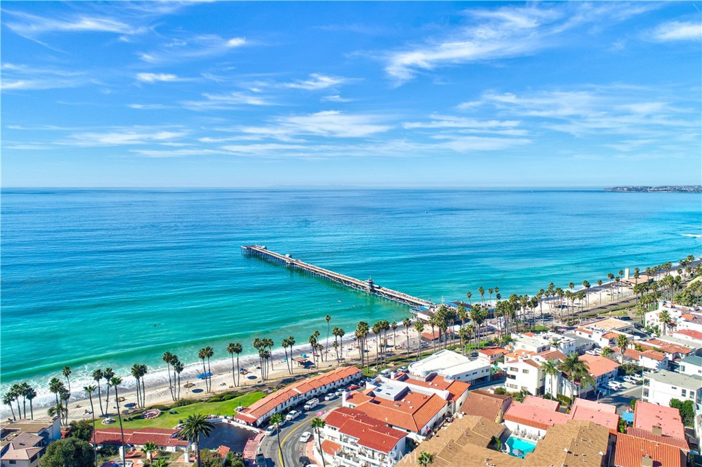 https://media.crmls.org/medias/29de8491-feec-4f70-8686-bc052d1a1a53.jpg?preset=X-Large