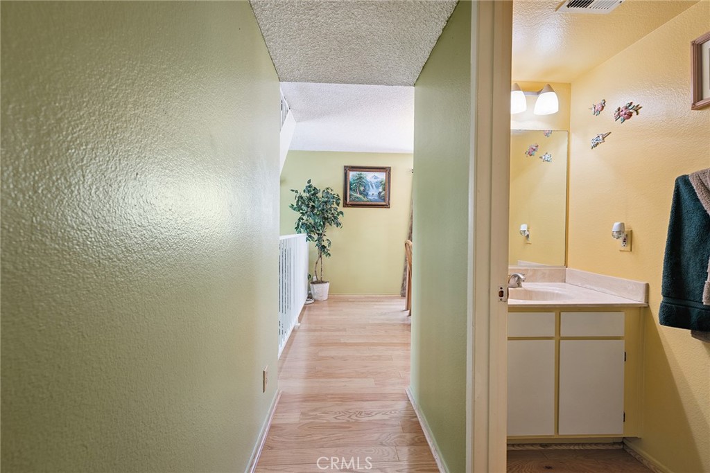 https://media.crmls.org/medias/29dea7cf-5ec8-4b9e-b07c-b3d2046c2d11.jpg?preset=X-Large