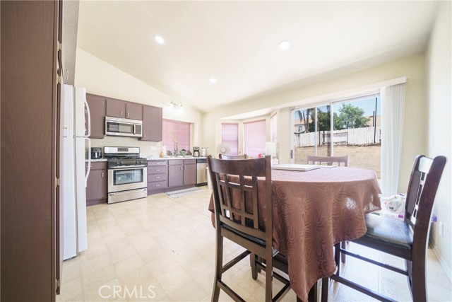 Detail Gallery Image 14 of 42 For 25584 Dracaea Ave, Moreno Valley,  CA 92553 - 3 Beds | 2 Baths