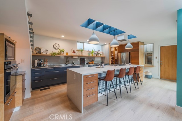 Detail Gallery Image 9 of 49 For 358 Santa Ana, Long Beach,  CA 90803 - 3 Beds | 3 Baths