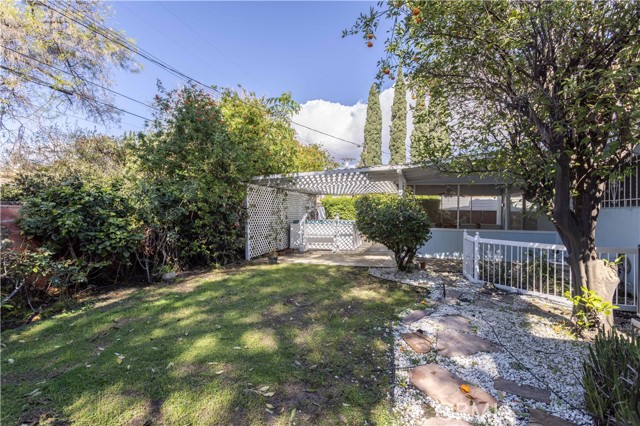 Detail Gallery Image 28 of 34 For 8811 Hayvenhurst Ave, North Hills,  CA 91343 - 4 Beds | 2 Baths