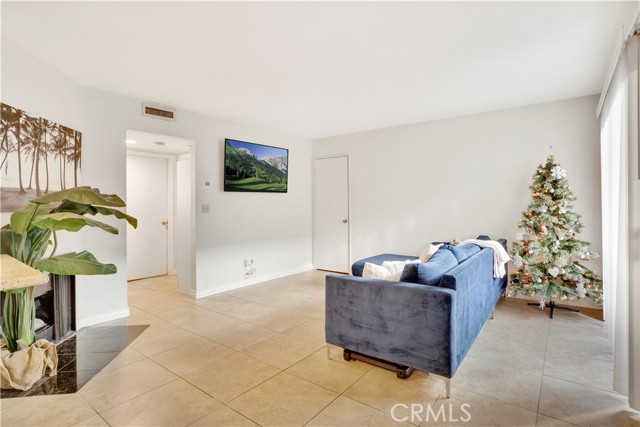 Detail Gallery Image 2 of 21 For 9038 Orion Ave #107,  North Hills,  CA 91343 - 2 Beds | 2 Baths