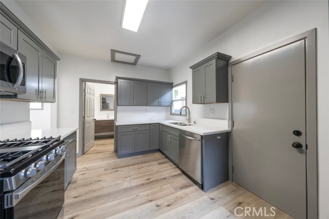 532 W 5th Street, Long Beach CA: https://media.crmls.org/medias/29e27341-bf4e-4908-ac8c-7d994343d5bc.jpg