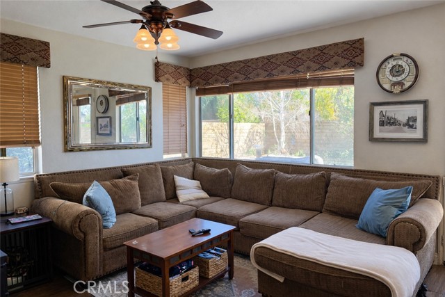 Detail Gallery Image 11 of 40 For 30420 Sequoia Ct, Castaic,  CA 91384 - 5 Beds | 3 Baths