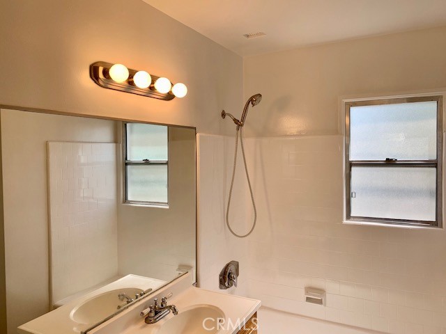 222 N Screenland Drive, Burbank CA: https://media.crmls.org/medias/29e3cd1b-3f0f-4b93-be64-0554a1bfb29b.jpg