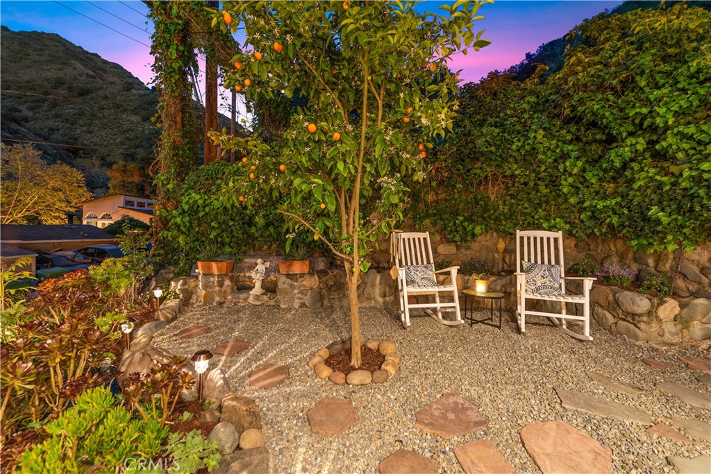 https://media.crmls.org/medias/29e40496-df5a-4480-a639-193323852352.jpg?preset=X-Large