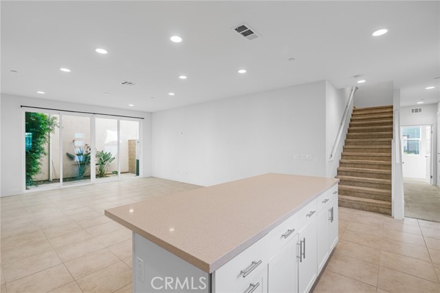 148 Stage, Irvine CA: https://media.crmls.org/medias/29e43564-acbc-4274-965c-e3e1b005f69c.jpg