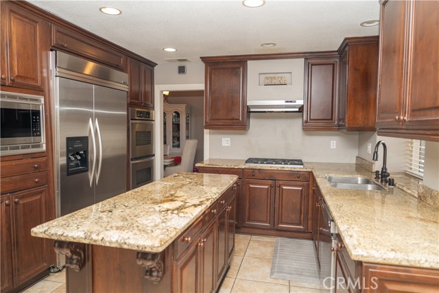 Detail Gallery Image 4 of 15 For 7234 Bodega, Fontana,  CA 92336 - 4 Beds | 3 Baths