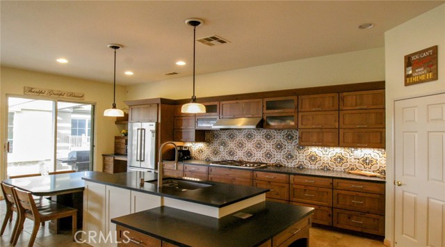 23641 ROSE QUARTZ Drive, Perris CA: https://media.crmls.org/medias/29e4c5f2-1191-4396-9b84-e7bc6c55f650.jpg