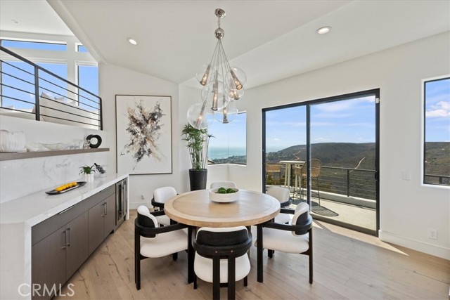 1425 Skyline Drive, Laguna Beach CA: https://media.crmls.org/medias/29e5602c-965b-4851-8a37-8497341ca6f1.jpg