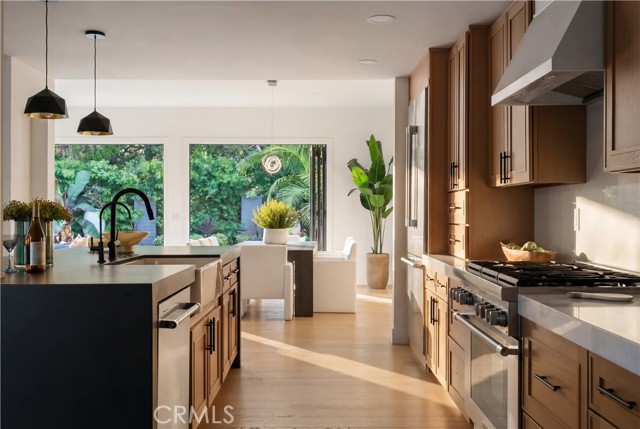 Detail Gallery Image 18 of 42 For 22 Rue Cannes, Newport Beach,  CA 92660 - 2 Beds | 2 Baths