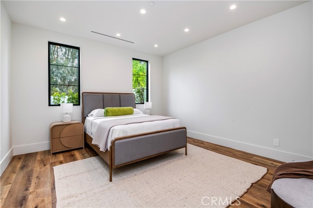 Detail Gallery Image 35 of 54 For 5929 Melvin Ave, Tarzana,  CA 91356 - 5 Beds | 6 Baths