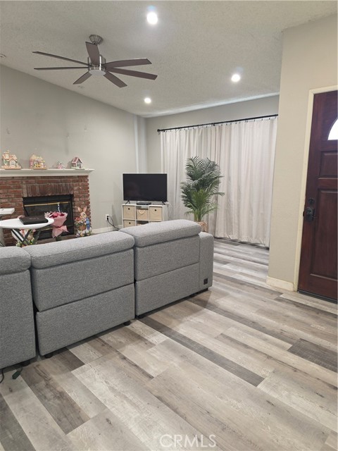 Detail Gallery Image 2 of 5 For 38116 Meadow Wood St, Palmdale,  CA 93552 - 3 Beds | 2 Baths