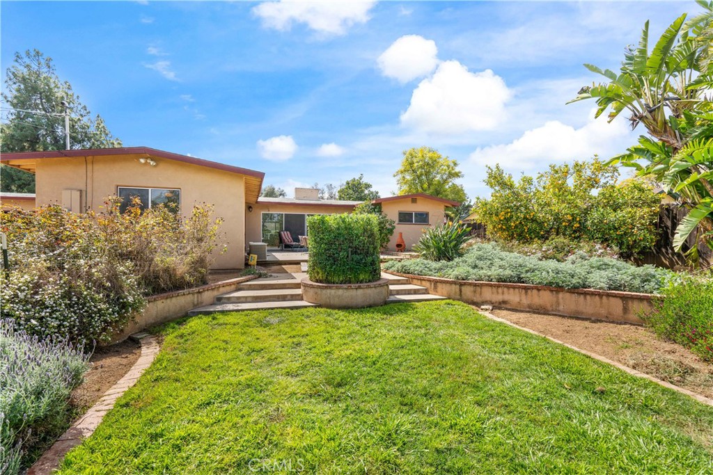 https://media.crmls.org/medias/29e86c20-99fc-464d-9b84-0f5bcdd5f1de.jpg?preset=X-Large