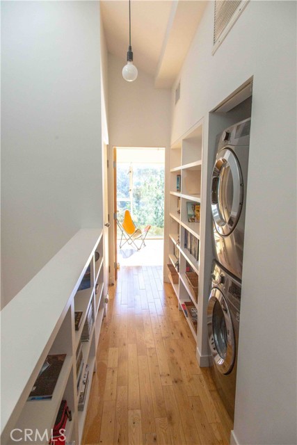 2022 Blackbirds Way Echo Park CA 90026