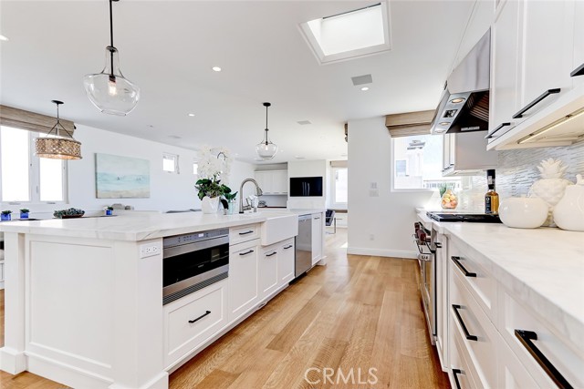 kitchen flowing into the family room