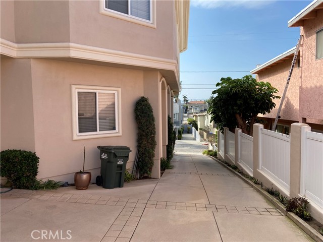 2009 Huntington Lane, Redondo Beach, California 90278, 4 Bedrooms Bedrooms, ,2 BathroomsBathrooms,Residential,Sold,Huntington,PW22200678