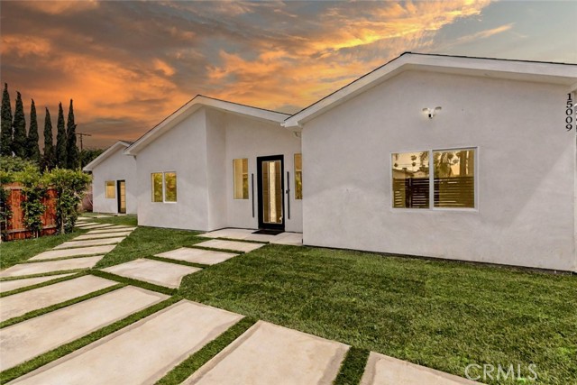 15009 Wyandotte Street, Van Nuys CA: https://media.crmls.org/medias/29eb3881-1080-41b3-9ea2-cb6341c1b672.jpg