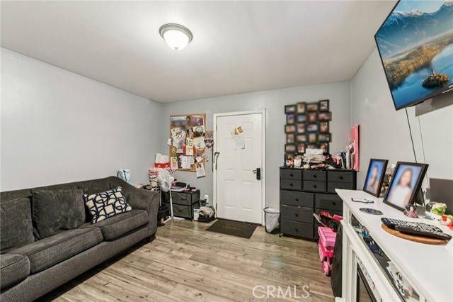 Detail Gallery Image 16 of 38 For 342 W 56th, Los Angeles,  CA 90037 - 8 Beds | 4 Baths