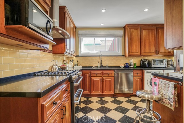 Detail Gallery Image 17 of 46 For 10754 Valley Spring, Studio City,  CA 91602 - 2 Beds | 2 Baths