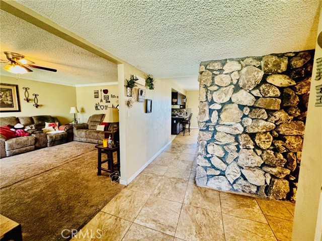 Detail Gallery Image 8 of 32 For 3208 Sunview Dr, Bakersfield,  CA 93306 - 3 Beds | 2 Baths