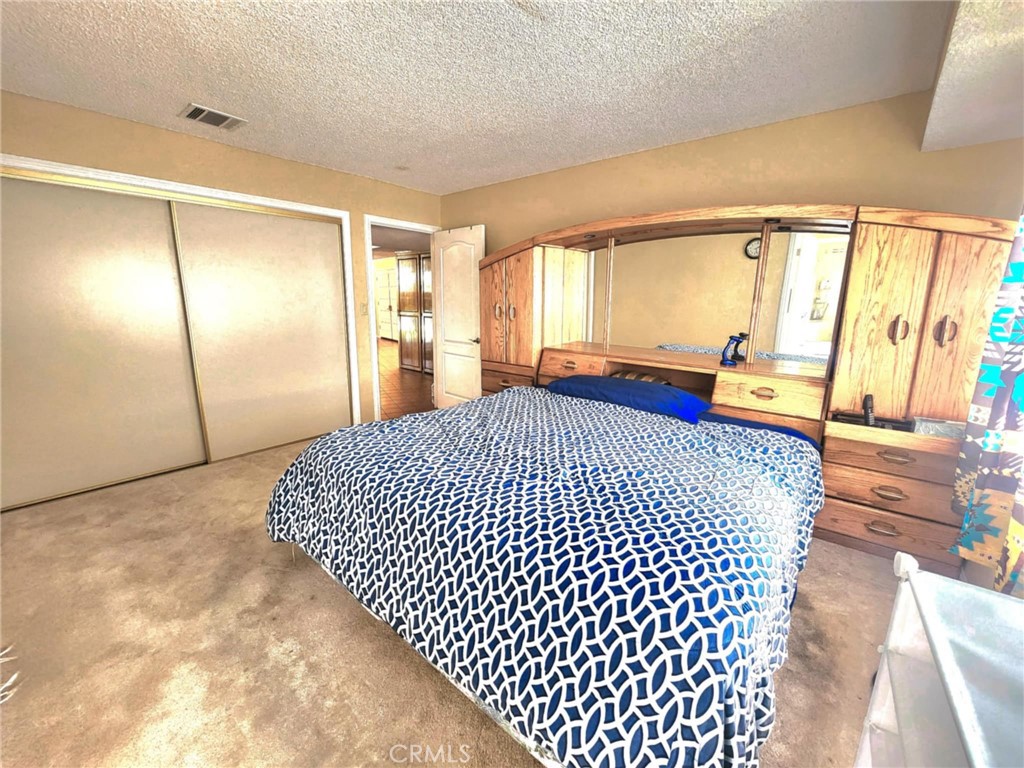 https://media.crmls.org/medias/29ed30fb-808f-4b5b-b396-a084a0d1bcd0.jpg?preset=X-Large