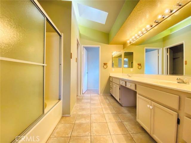 Detail Gallery Image 27 of 38 For 39221 Beacon Ln, Palmdale,  CA 93551 - 5 Beds | 3 Baths