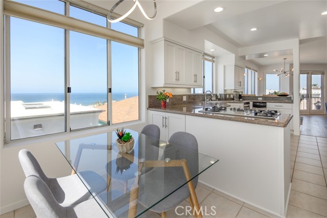 Detail Gallery Image 31 of 53 For 216 23rd St, Manhattan Beach,  CA 90266 - 4 Beds | 3 Baths