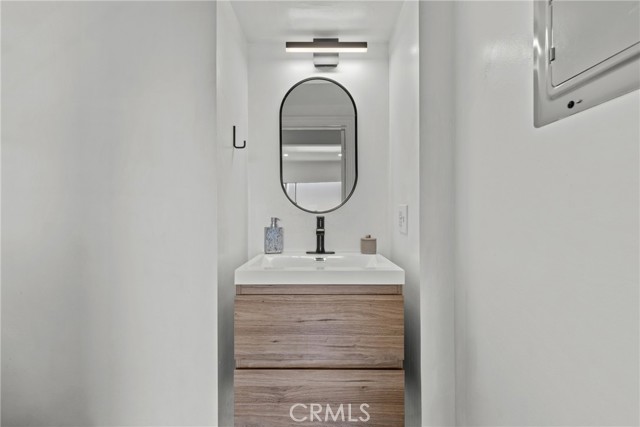 2067 Mayview Drive, Los Angeles CA: https://media.crmls.org/medias/29eeb33c-98e5-4701-8864-c13fa41c32b0.jpg