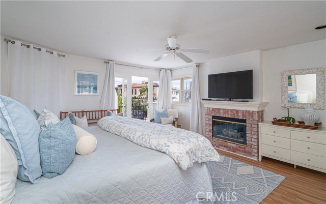 Detail Gallery Image 19 of 52 For 211 Emerald Ave, Newport Beach,  CA 92662 - 4 Beds | 4 Baths