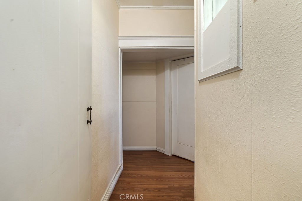 https://media.crmls.org/medias/29ef24a0-6ace-475e-b7ad-a07015a7da82.jpg?preset=X-Large