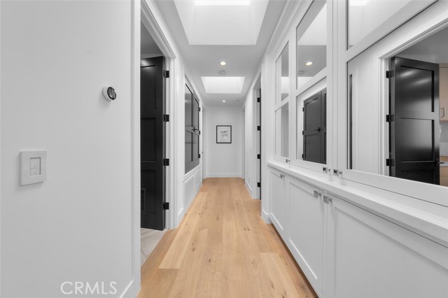 Detail Gallery Image 43 of 75 For 676 18th St, Manhattan Beach,  CA 90266 - 6 Beds | 6/2 Baths