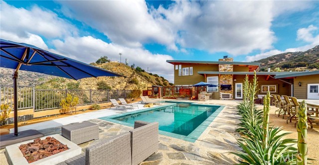 Detail Gallery Image 1 of 36 For 7300 Santa Susana Pass Rd, Simi Valley,  CA 93063 - 3 Beds | 2/1 Baths