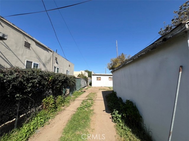 Detail Gallery Image 5 of 5 For 1422 E Sandison, Wilmington,  CA 90744 - 2 Beds | 1 Baths