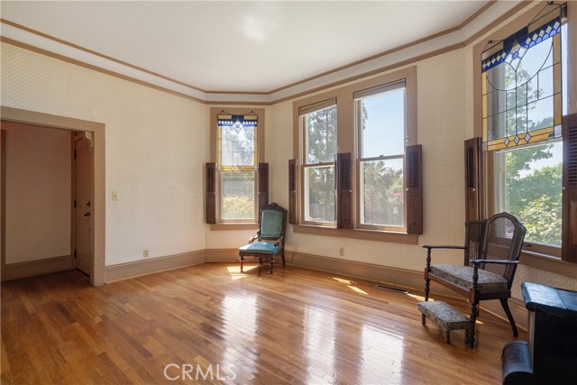 211 E Virginia Avenue, Glendora CA: https://media.crmls.org/medias/29f2b9d5-93bf-4bac-a0ed-f7f9d8e4ab3b.jpg