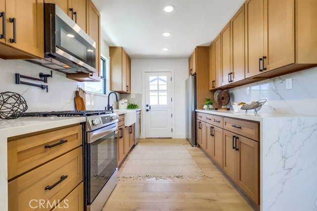 2103 Roxanne Avenue, Long Beach CA: https://media.crmls.org/medias/29f3180b-fb1c-4eee-b830-f1fec6091b94.jpg