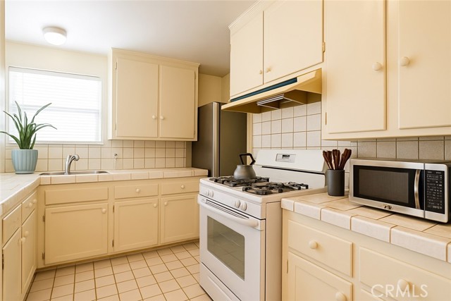 13007 Haas Avenue, Gardena CA: https://media.crmls.org/medias/29f3ece7-e15b-4795-9f91-f04078044a37.jpg