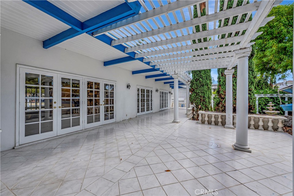 https://media.crmls.org/medias/29f41b65-0f22-4ff3-87f8-cbd296930cc5.jpg?preset=X-Large
