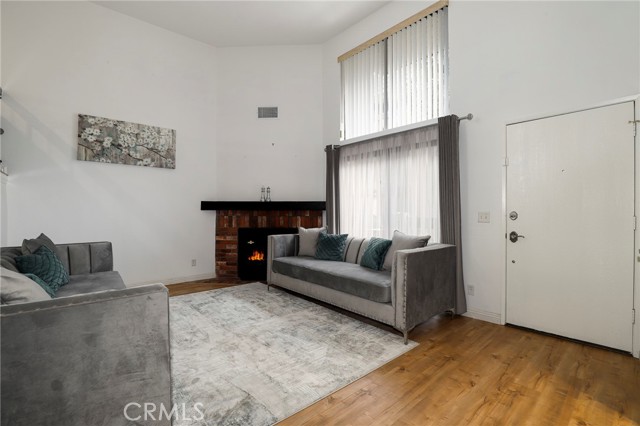 1939 Huntington Drive, Duarte CA: https://media.crmls.org/medias/29f480b4-1787-4c7a-b0fa-3f384fd21ca5.jpg