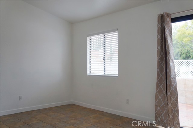 Detail Gallery Image 8 of 18 For 1394 Coral Tree, San Bernardino,  CA 92408 - 2 Beds | 2 Baths